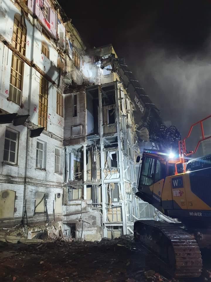 weaverdemo's tweet photo. Day and Night
#demolition #enginnering #development #focusedonservice https://t.co/q7HcQQPf4S