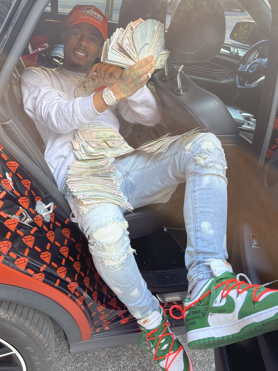 pooh_shiesty's tweet photo. They say shiesty why you starting drama for? I say what you think I bout these choppas for👿I can’t feel you I was never soft before https://t.co/KO7n96qvMF
