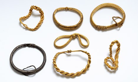 Stanislav883's tweet photo. We present to your attention gilded (900 standart) versions of bracelets for the Viking Age in Denmark, Haithabu, Gotland. Twisted bracelets are often found from treasures, often found in silver items, but gold bracelets are no exception. #браслет #викинги #золото #версия https://t.co/z46ix4F9SL