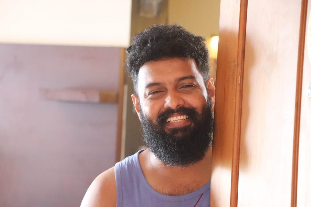 rs_prakash3's tweet photo. #Bachelors Directed by #ShyamLenin, this crime thriller with several twists has #SimonJoseph & #SadhikaVenugopal & #ShyamSheethal in lead roles. #JesinGeorge is the scorer. Shot at locations in Kochi, the film releases in Tamil & Malayalam. @pro_guna https://t.co/kcG8JECRiy