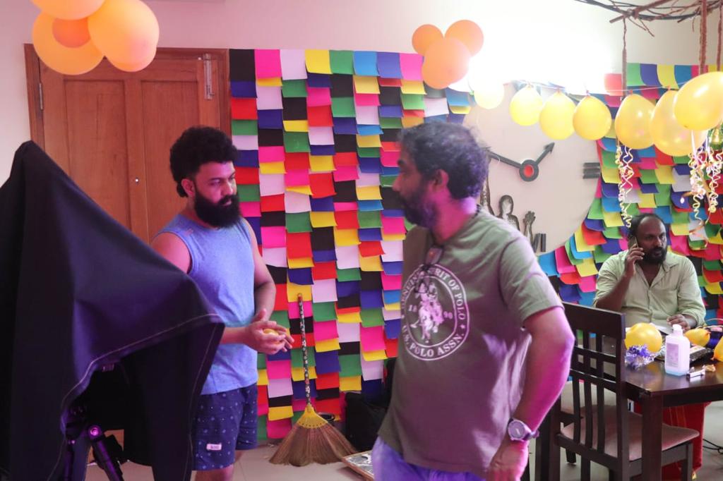 rs_prakash3's tweet photo. #Bachelors Directed by #ShyamLenin, this crime thriller with several twists has #SimonJoseph & #SadhikaVenugopal & #ShyamSheethal in lead roles. #JesinGeorge is the scorer. Shot at locations in Kochi, the film releases in Tamil & Malayalam. @pro_guna https://t.co/kcG8JECRiy