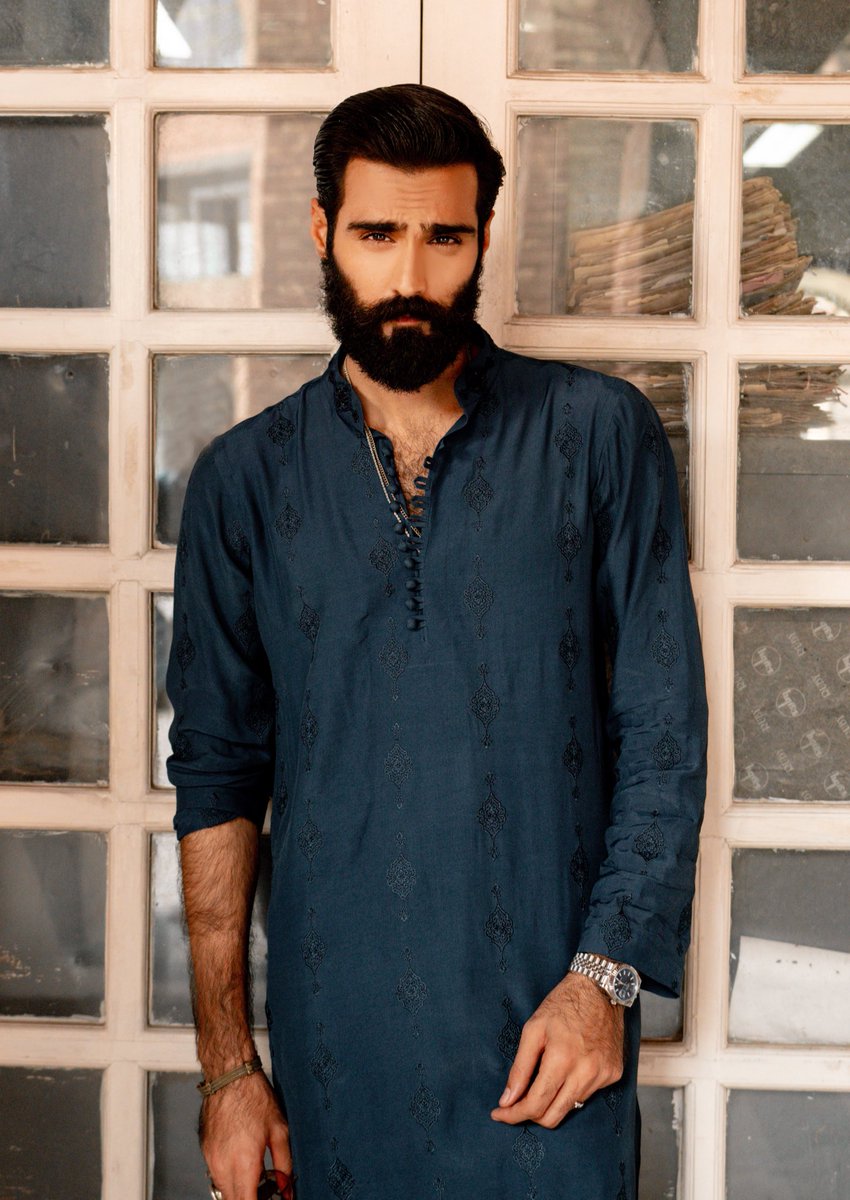 hasnainlehri's tweet photo. #HasnainLehri #republicbyomarfarooq #Shotby #natashazubair #styleby #yusafkhan #MUA #nabila_salon https://t.co/ecwWX4hO5w