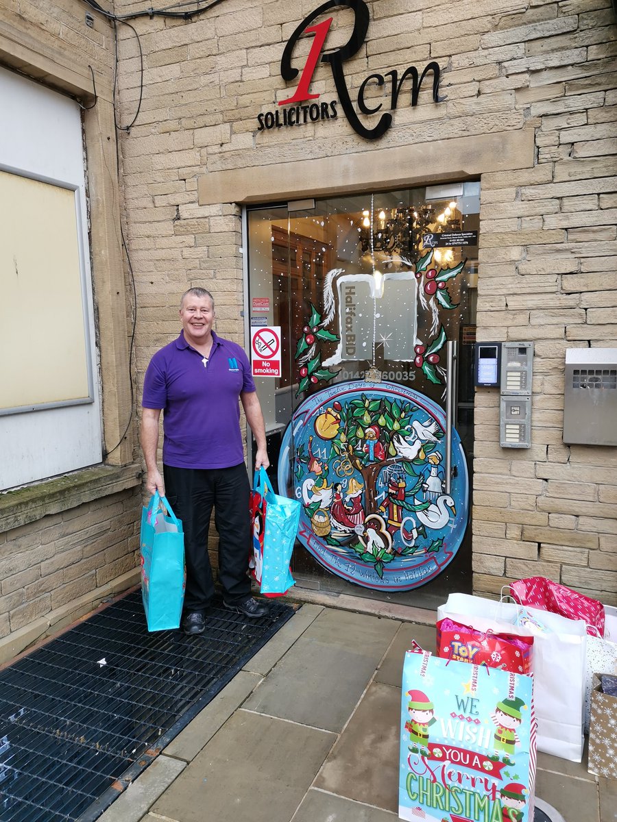Genuinely blown away by the generosity of the kindest of folk from #halifax Just picked up 300 plus gifts from David #HalifaxBID <a href="/DiscoverHx/">Discover Halifax</a> #blownaway <a href="/CHFTCharity/">Calderdale & Huddersfield NHS Charity🧡</a> <a href="/CHFT_Child/">CHFT Children's Ward</a> <a href="/CHFTNHS/">Calderdale and Huddersfield NHS Foundation Trust</a>