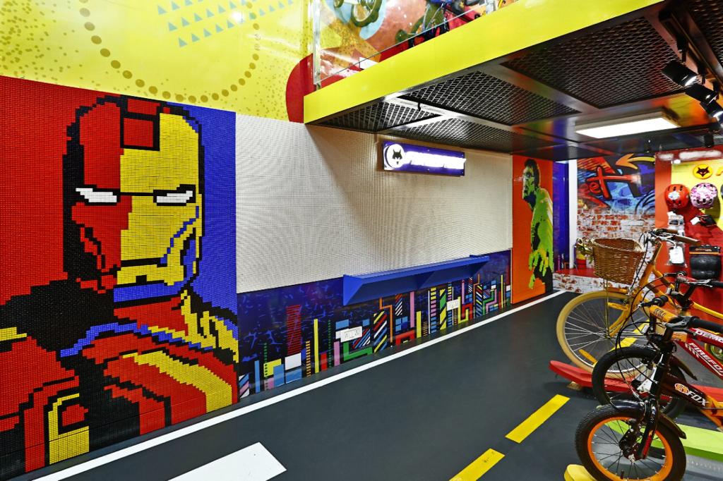 sukantahere's tweet photo. Tough times don't last, tough teams do. Firefox launched its first ever exclusive Kids Store in Delhi, featuring a life size wall graffiti of Ironman &amp; Hulk, Lego play wall, rock climbing wall, kids lounge and off course their favourite FIREFOX Bike to #GoBiking. https://t.co/tCVvUbHyIG