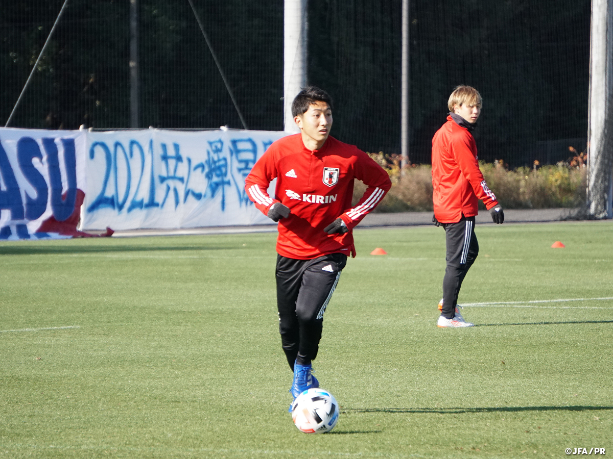 サッカー日本代表 午後のトレーニングは狭いエリアのパス回しや シュート練習 タッチ数制限のあるミニゲームなどで約1時間半 汗を流しました キャンプは26日 土 まで実施される予定です U23日本代表 候補トレーニングキャンプ 高円宮記念jfa夢