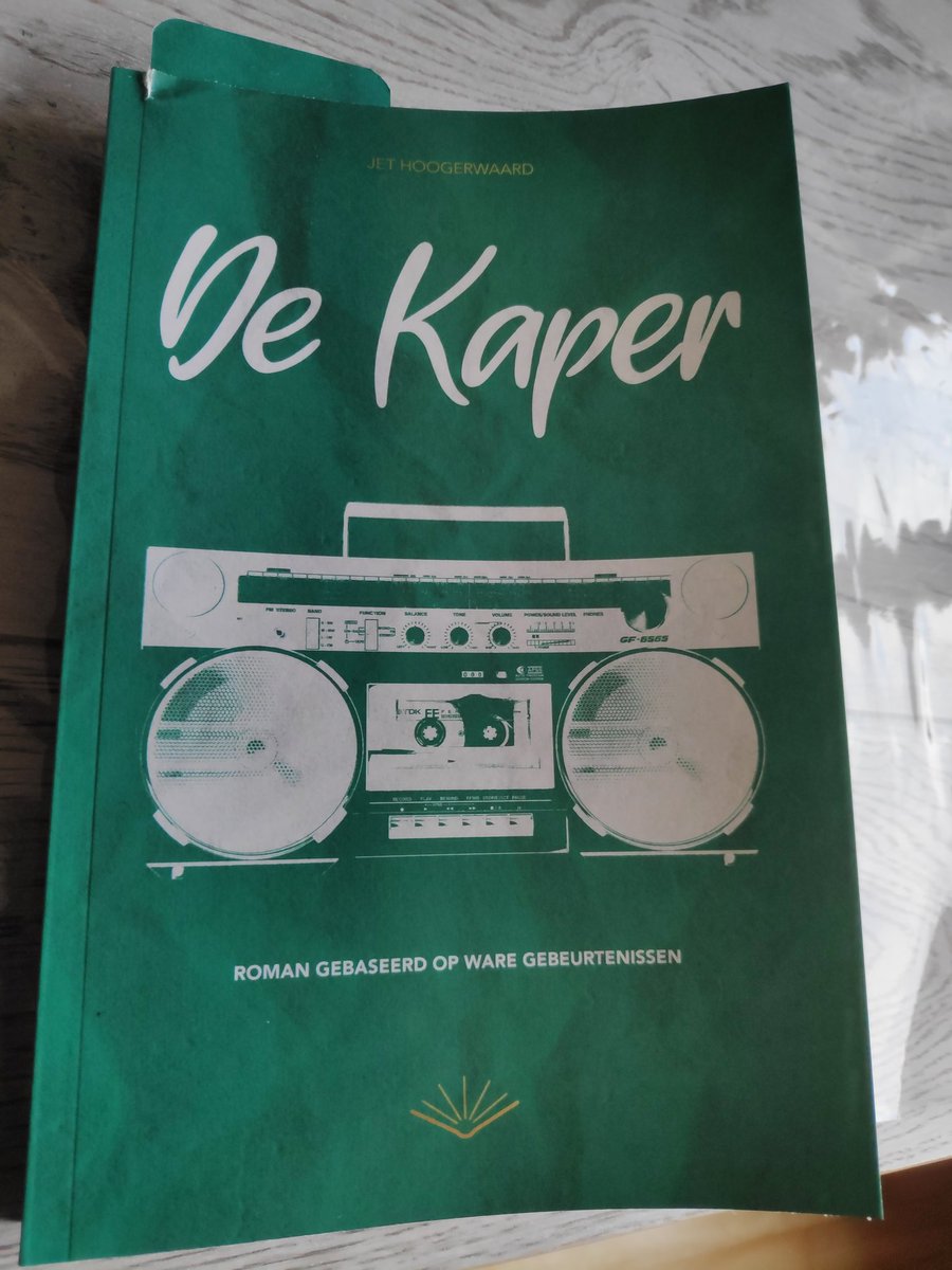 Kijk eens wat de kerstman langs bracht? Met een lieve persoonlijke tekst van schrijfster @JetHoogerwaard. Ik weet wat ik ga doen onder de kerstboom. <a href="/Avenirpubl/">Avenir Publishing</a>