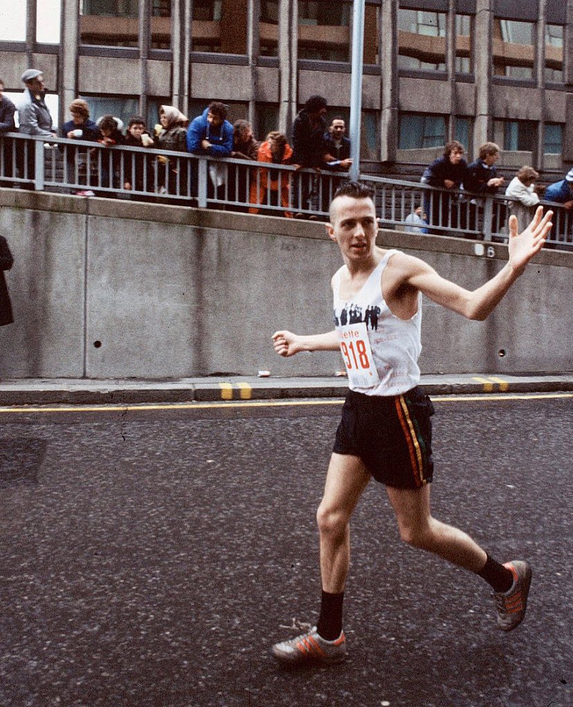 britcultarchive's tweet photo. Joe Strummer running the London Marathon in 1983.

Photo © Steve Rapport. https://t.co/MWMJMWbJXb