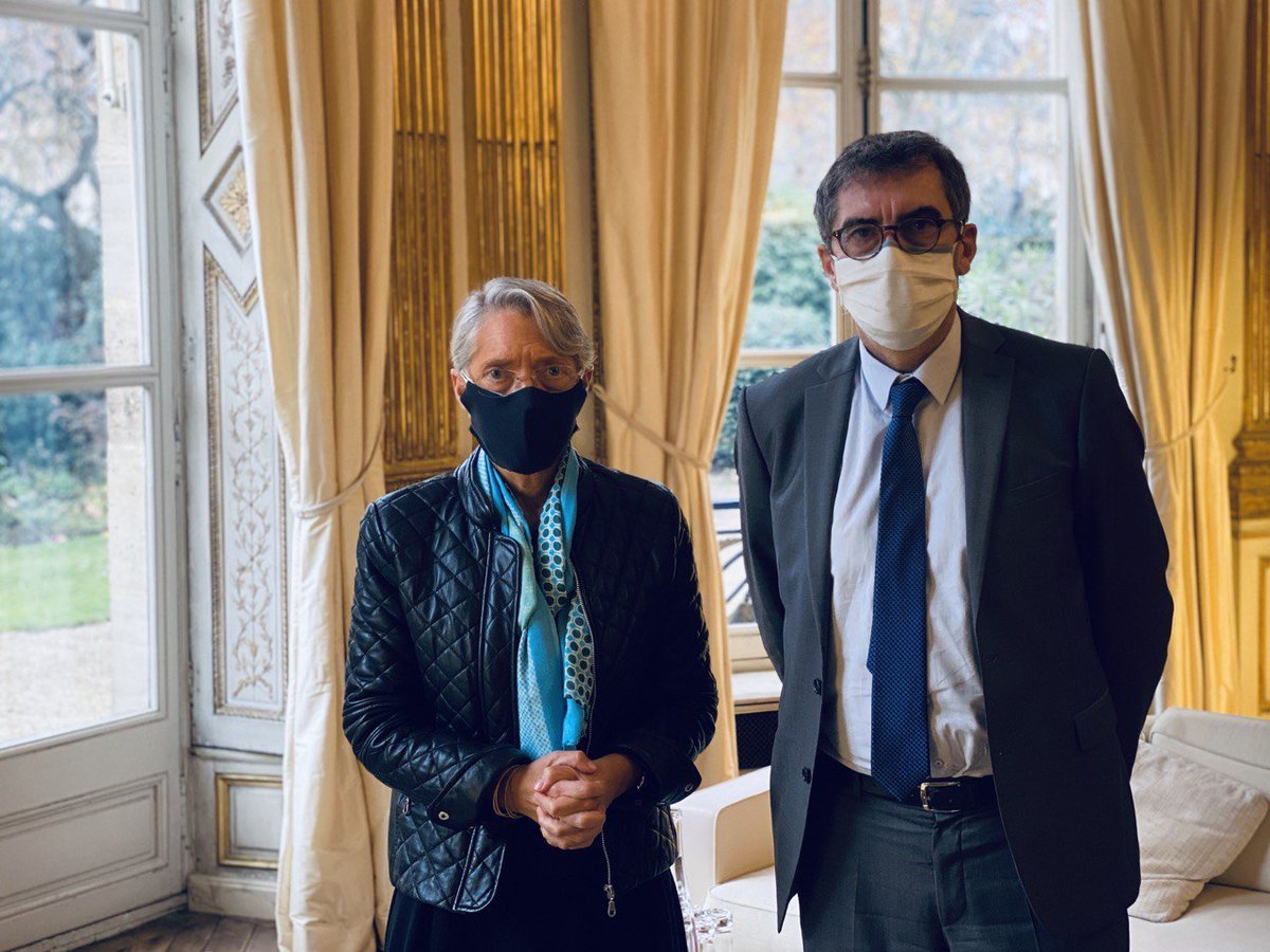 Félicitations à Jean Bassères pour le renouvellement de son mandat à la tête de @pole_emploi.

En cette période de crise, je me réjouis de pouvoir compter sur son expertise et son engagement pour garantir à chaque demandeur d'emploi l'accès à un service public de qualité.