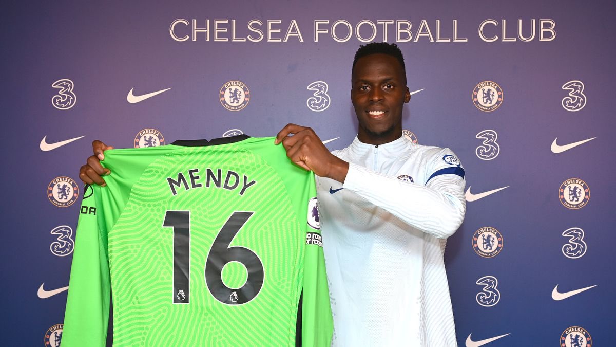 Twitter ITK  @ExWHUemployee has repeatedly said that Rice would never hand in a transfer request as he loves the club so much.However Chelsea fans know that he’s a fraud after he made up a story that Chelsea were interested in Edouard Mendy   #FAKENEWS