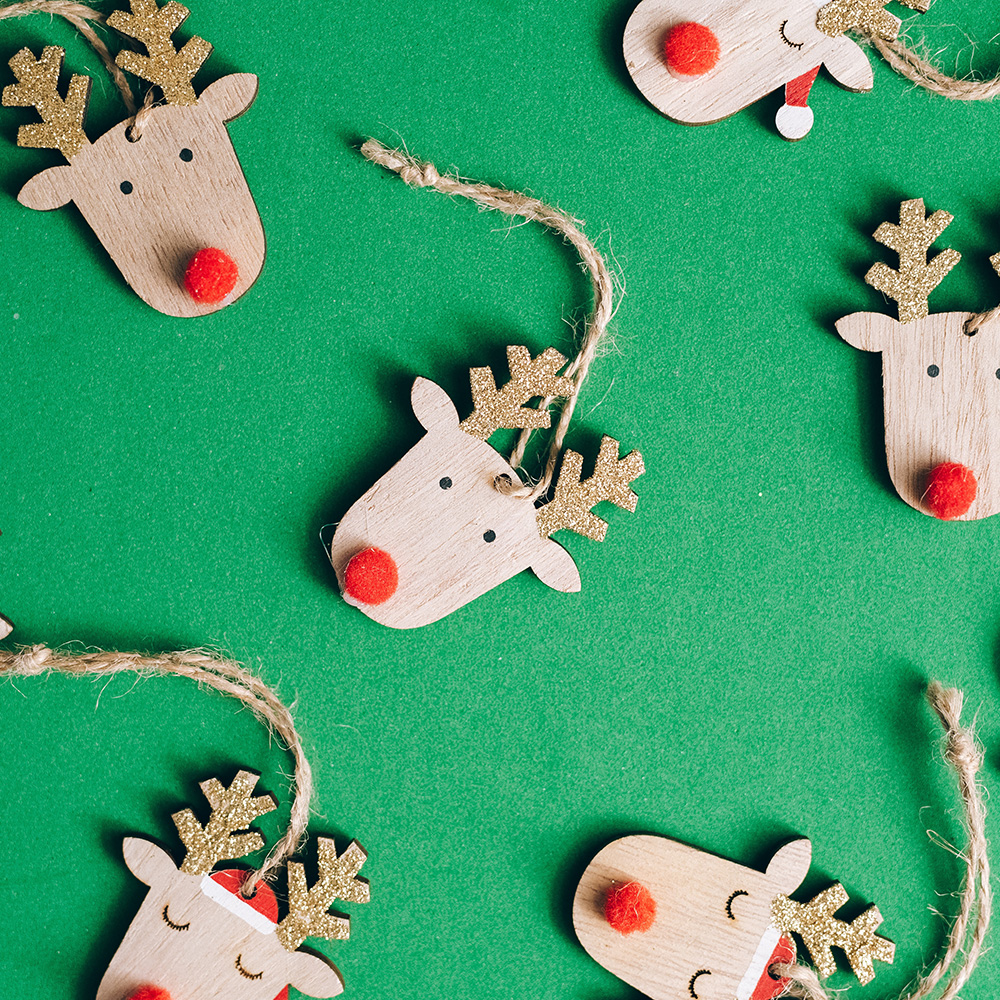_heimtextilien_'s tweet photo. Wir wünschen euch allen ein frohes, besinnliches Weihnachtfest in diesem besonderen Jahr 😌 Bleibt gesund und optimistisch! 🙃

Hier findet ihr übrigens noch schöne Scheibengardinen zum Thema Weihnachten:

https://t.co/mNIXOXlwR4 https://t.co/NAsXu18iEc