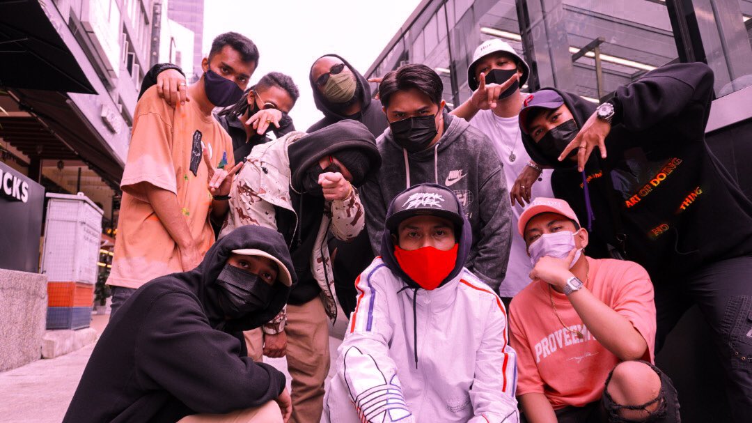 notaizat's tweet photo. kami ingin mengucapkan selamat hari #exacxli kepada semua pendengar muzik hip-hop tanah air. 
EXACXLI DROPS MIDNIGHT! https://t.co/qvXabP8U9E
