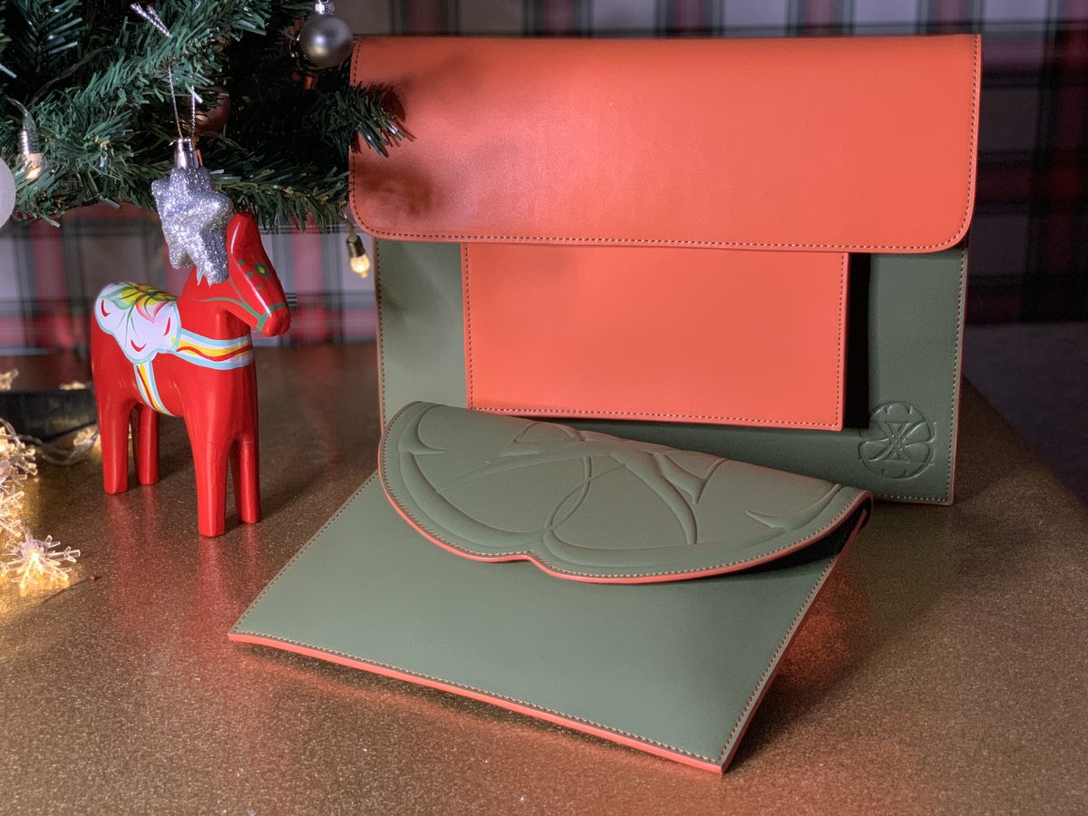 LyneJuline's tweet photo. Bientôt nos rêves de Lyne Juline deviendront réalité
-

#lynejuline #christmasgift #christmasideea #ideecadeaux #handbag #itbag #leatherbag #bagforyou #editionlimitee #peoplewithstyle https://t.co/P4hDEGGoGY