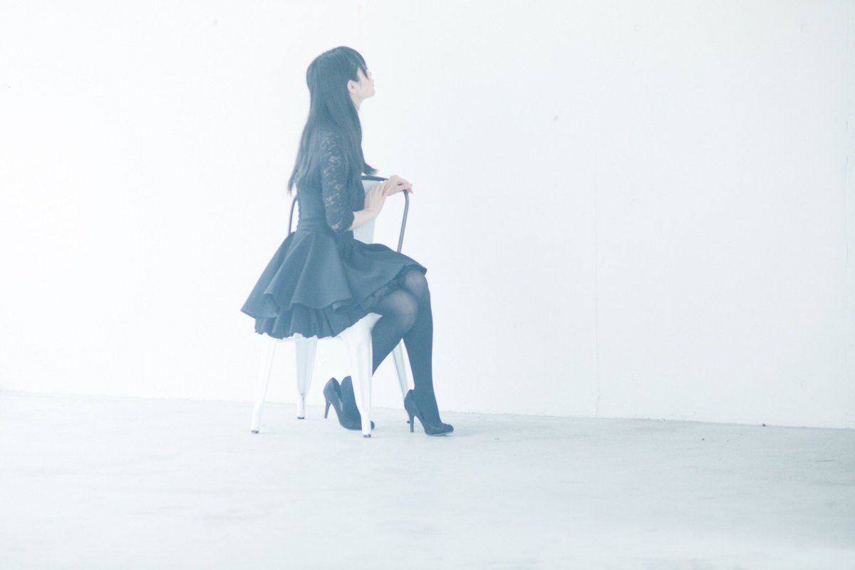 camegloop's tweet photo. 奇跡のように切り取られた写真を思い出しては自分に暗示をかけている。
大丈夫大丈夫。私は同じ姿のまま、まだまだ変身できるので。 https://t.co/rjXaSnNagy