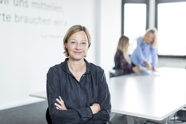 Sympra's tweet photo. Veronika Höber, GF von @Sympra: Was die CMS-III-Zertifizierung der Agentur bringt: https://t.co/wz8FZlKNWs @GPRA #Zertifizierung #CMSIII https://t.co/Hb6MzJkRij