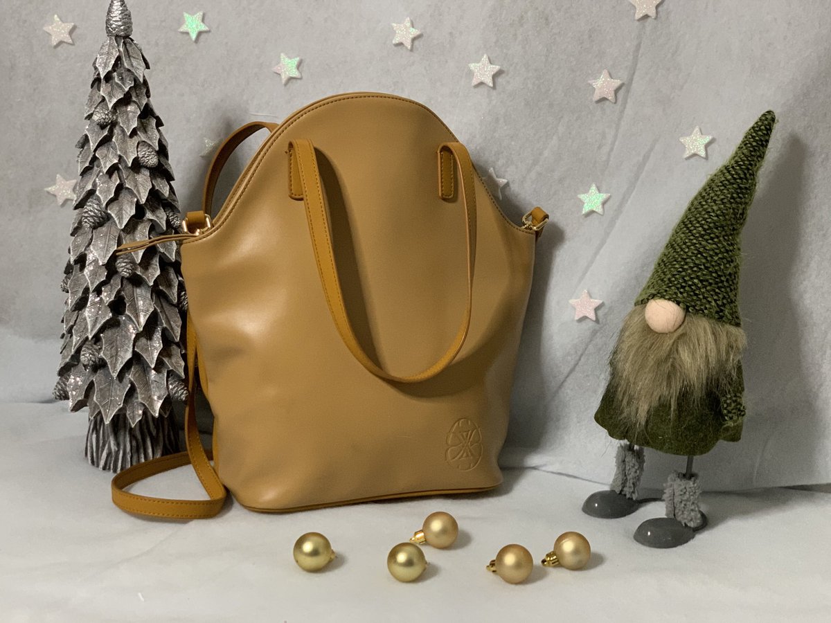 LyneJuline's tweet photo. Cabas Marie Lou Sahara 
-

#lynejuline #christmasgift #christmasideea #ideecadeaux #handbag #itbag #leatherbag #bagforyou #editionlimitee #peoplewithstyle https://t.co/KsmJh3H3WO