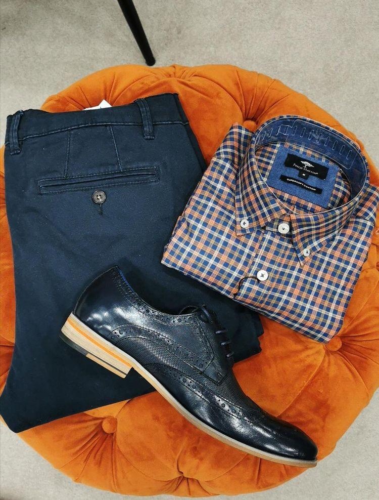 CHRISTMAS GIFT INSPIRATION

Carhartt Sid Pant paired with Fynch Hatton shirt and classic shoe.

Our #Carhartt Sid Pant is a cotton-blend twill chino pants with a slim cut. Constructed from our ‘Lamar’ stretch twill – a cotton-poly blend designed for comfort and ease of movement.