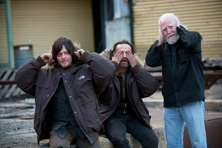 sweetdixonss's tweet photo. The walking dead characters as Kermit the frog: a thread https://t.co/SXKLhIOZck