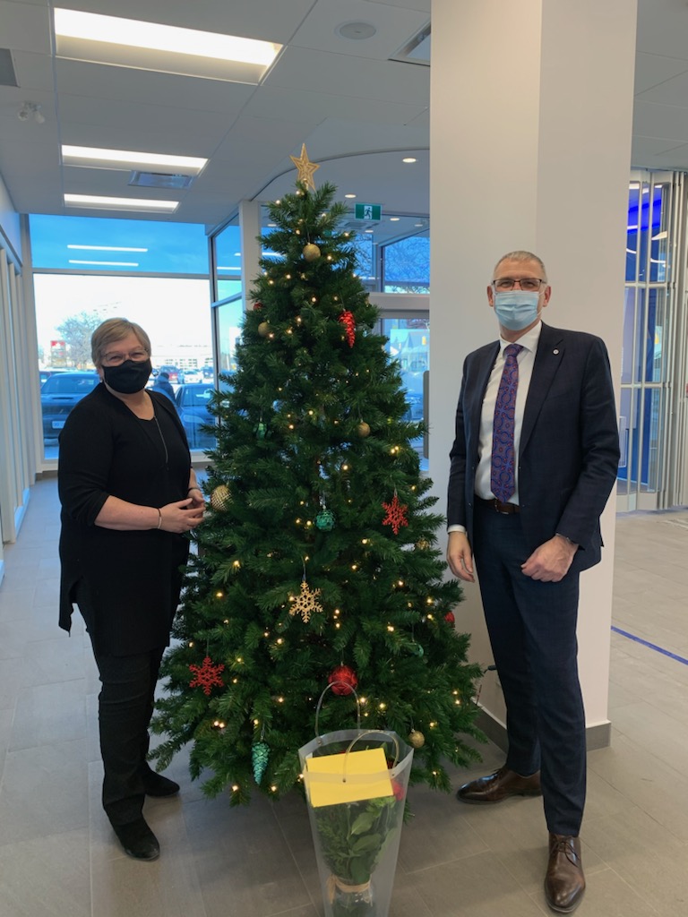 Brenda, congratulations on  your retirement.  After 44 years of service ⁦<a href="/BMO/">BMO</a>⁩ it was an honour to have you on the leadership team leading our Van Leeuwen branch.