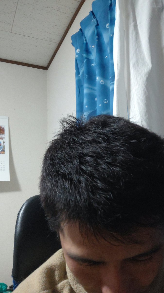 ゆうき 彼女に髪の毛茶色と黒に近い色に染めてもらいました 私が彼女にへそピアスを開けました