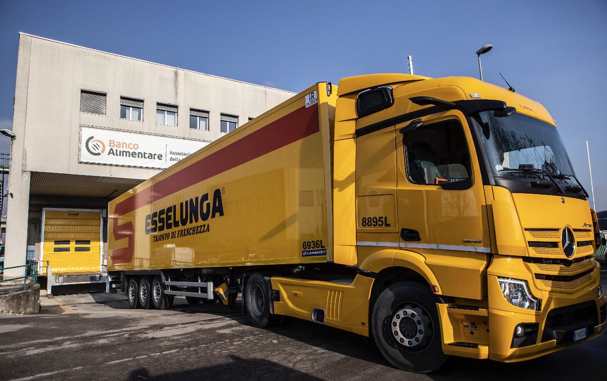 GRAZIE INFINITE a #Esselunga, alle sue donne e ai suoi uomini per aver risposto alla chiamata di #FONDAZIONELAPS per donare cibo a <a href="/BancoAlimentare/">Banco Alimentare</a> e <a href="/crocerossa/">Croce Rossa Italiana</a> per le famiglie più fragili.Questa donazione è parte di #OurDuty la campagna promossa da LAPS con il supporto di <a href="/FIGC/">FIGC</a>