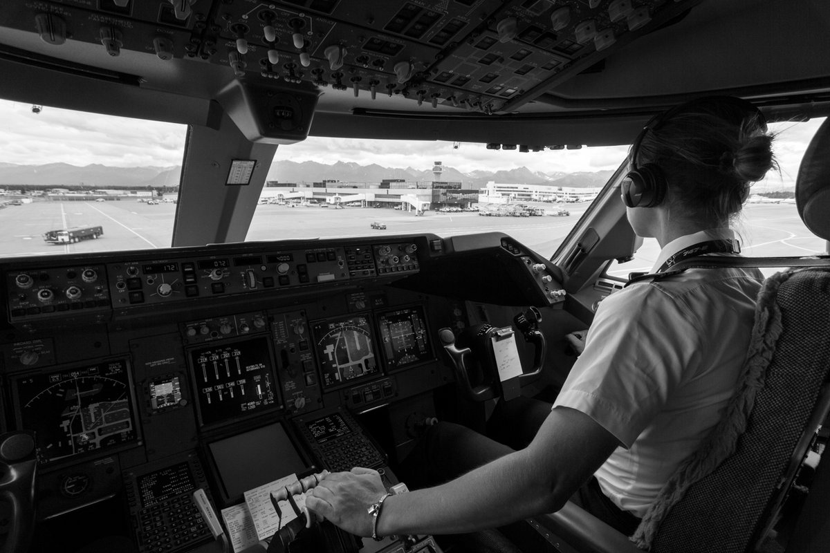 To work in the flight deck means to work in a male-dominated environment. We talked to <a href="/flywitheva/">flywitheva</a> and got to know more about her inspiring way of becoming a pilot. Read the whole interview now online – weareellectric.com/elle/5-1-with-…. #weareellectric #ellectric #pilot #aviation