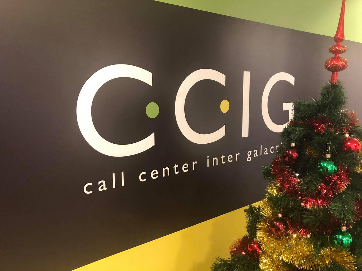 CcigGroup's tweet photo. Jak tam nastroje❓🎄🎁⭐
Choinki oraz inne świąteczne akcenty #CCIG z całej Polski przed Wami 🙃

Wasze choinki już ubrane❓🎄
Prezenty zapakowane❓🎁
Już tylko 2 dni do Świąt😁

#calljestcool #święta #choinka #cciggroup #ccp https://t.co/ahNzWnbl89
