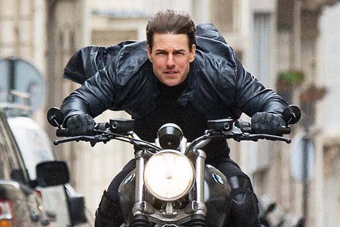 Tom Cruise               Tom Rides