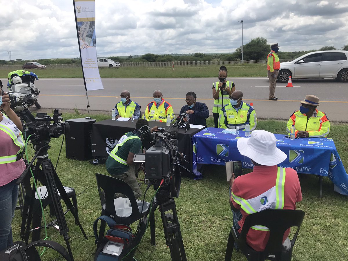 TrafficRTMC's tweet photo. It is noteworthy that 6 provinces recorded a decline in fatalities. These reductions make a positive contribution towards the 20% target of reducing fatalities on our roads in 2020. #FestiveStats @MbalulaFikile @AwareOrg https://t.co/h7KFNTpRSh