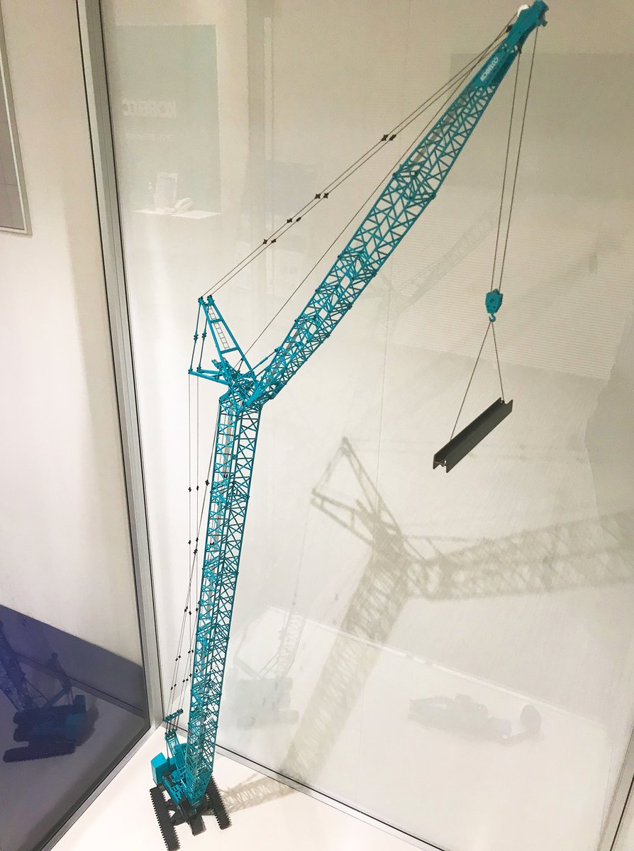 大迫力のクレーンミニチュア】 東京本社や広島、大久保事業所の