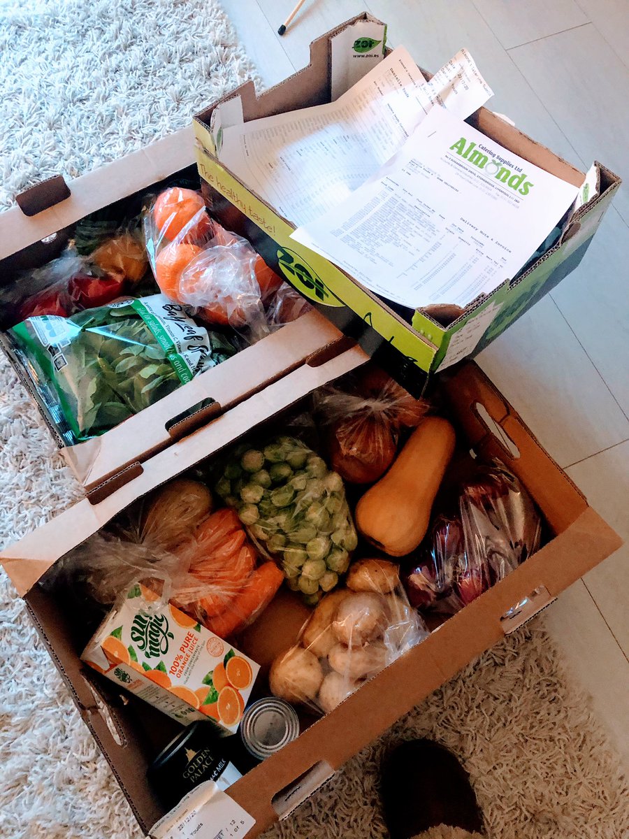 Danielleyouds's tweet photo. Why are people battling the supermarkets when the amazing team @almondscatering will bring this stunning produce to you ? Shop local - support your local businesses !
#shoplocal #freshproduce #cateringathome #lockdownsaviours #supportlocalbusiness https://t.co/s2HtILj1US