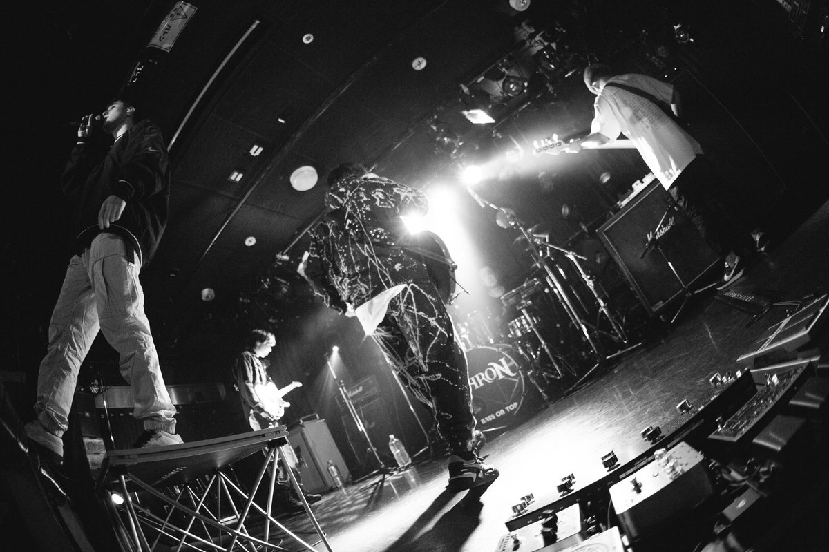 LEAVEMYTHRONE's tweet photo. ➡️ LIVE SCHEDULE ⬅️
.
✅12/26 @ アメリカ村DROP
✅1/14 @ 心斎橋VARON
✅1/28 @ ????
チケット予約
▷▷ https://t.co/g4th003PGK ◁◁
.
-----------------
#LMYT
#LEAVEMYTHRONE
#リーヴマイスローン
#ライブ情報
📷@ msmrk_0516 https://t.co/c0lKVAtXZU