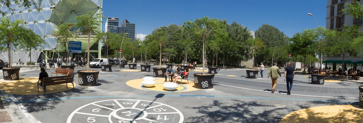 FahrradClub's tweet photo. #Verkehrswende Best Practice aus dem ADFC Projekt #InnoRAD: Die Superblocks in Barcelona! 🤩
Um schlechte Luft und Platzmangel zu bekämpfen, hat Barcelona einige Viertel zu verkehrsberuhigten Wohnblöcken – den sogenannten #Superblocks – verwandelt.
👉 https://t.co/WtH1ITqpnY https://t.co/BSgiad8FoP