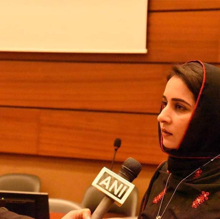 M_IqbalBaloch_'s tweet photo. بلوچ نیشنل موومنٹ کے رہنما اور بی ایس او آذاد کے سابقہ چیئرپرسن بانک کریمہ بلوچ کی کینڈا میں شہادت کا رونما ھونا کینڈین گورنمنٹ کےلیے پاکستانی آئی ایس آئی کی طرف سے ایک چیلنج سے کم نہیں کینڈین گورنمنٹ سمیت مہذب دنیا کواس دردناک شہادت کا نوٹس لینا چاہیۓ
#Banukkarima https://t.co/eel3bvJ1Xa
