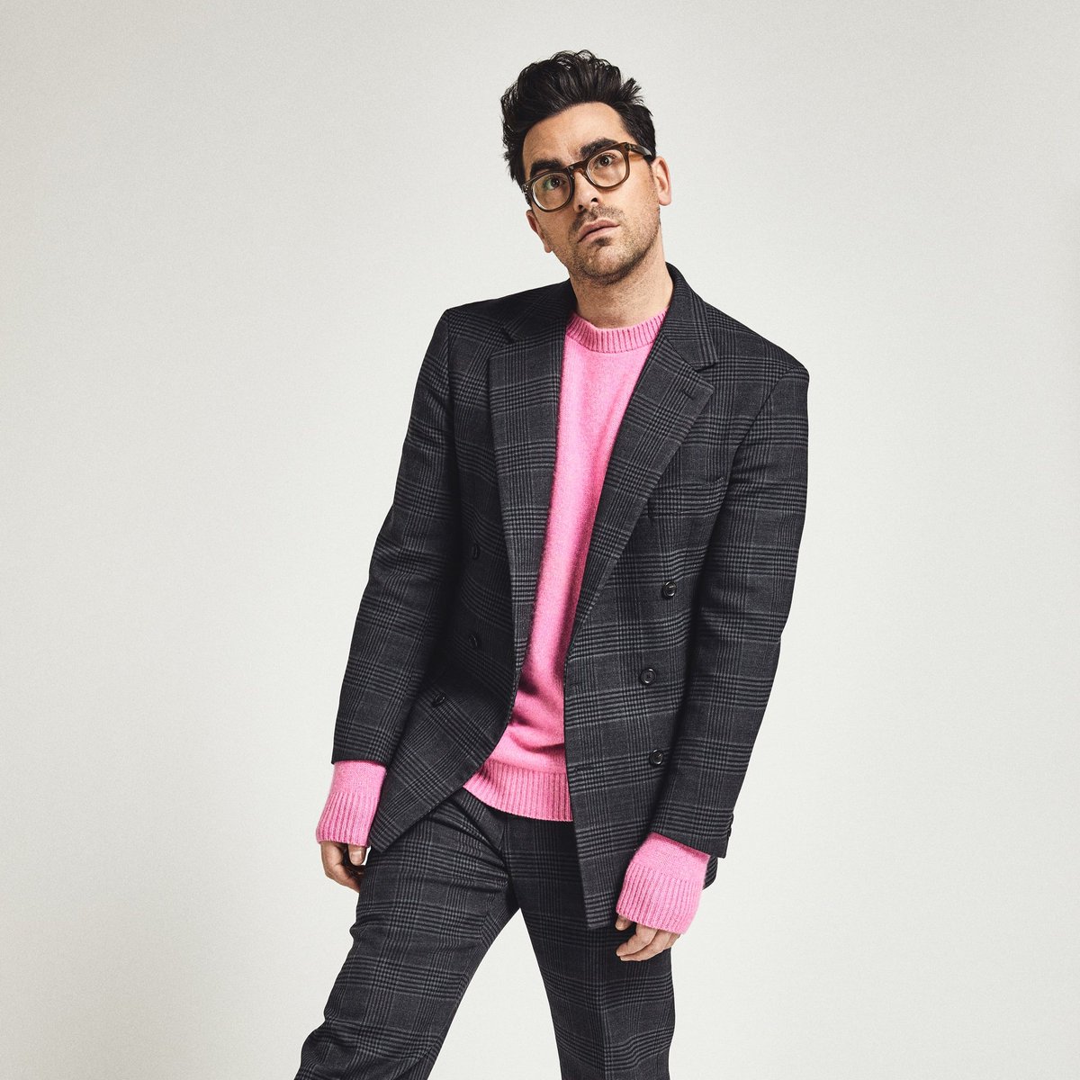 Dan Levy as Pantone colours, a thread