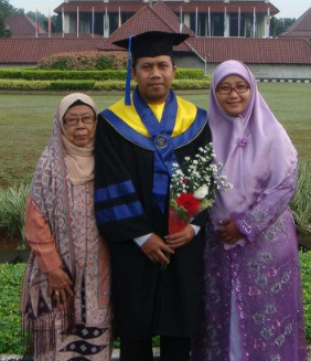 PHariwan's tweet photo. @Twitter Selamat hari Ibu. Rabbighfir lī wa li wālidayya warham humā kamā rabbayānī shaghīrā ..... Aamiin ya Robbal Aalamiin https://t.co/c9D97FJ7m8