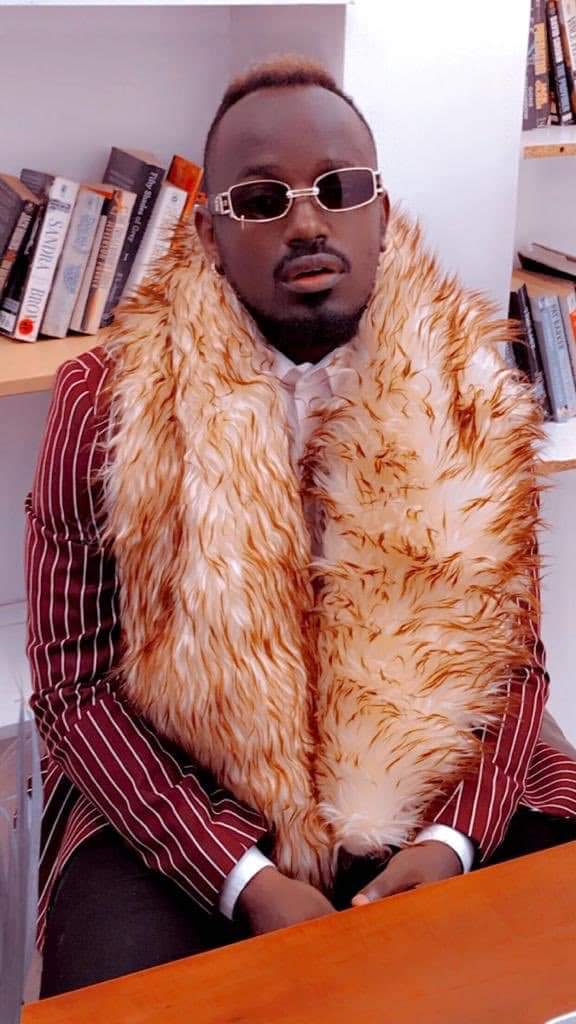 DisKamuting's tweet photo. Bulijjo @YkeeBenda muna masaka,  laba ekyoya kya dash board akyeyiyeko mulo 😂🤣 https://t.co/0jwMgPSBMQ