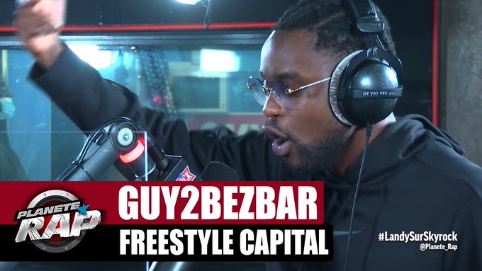 SkyrockFM's tweet photo. 🚨 Hier soir @Guy2Bezbar était l'invité @Planete_Rap de @LandyOff et il a lâché en EXCLU #FreestyleCapital !! 🔥
🎥 https://t.co/0wSJ2El9AV
Et RDV à 20H pour la suite de la semaine @Planete_Rap de @LandyOff !! 💥 #LandySurSkyrock https://t.co/tBbe2Jtcas