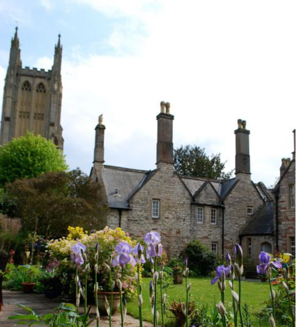VisitWells's tweet photo. Visitors to Wells are often intrigued by the wonderful almshouse buildings in the City. The earliest of the five almshouses was founded in the fifteenth century! #AttractionoftheWeek
For more information, visit: https://t.co/SO7frBgDJX https://t.co/9M0EPQGrIc