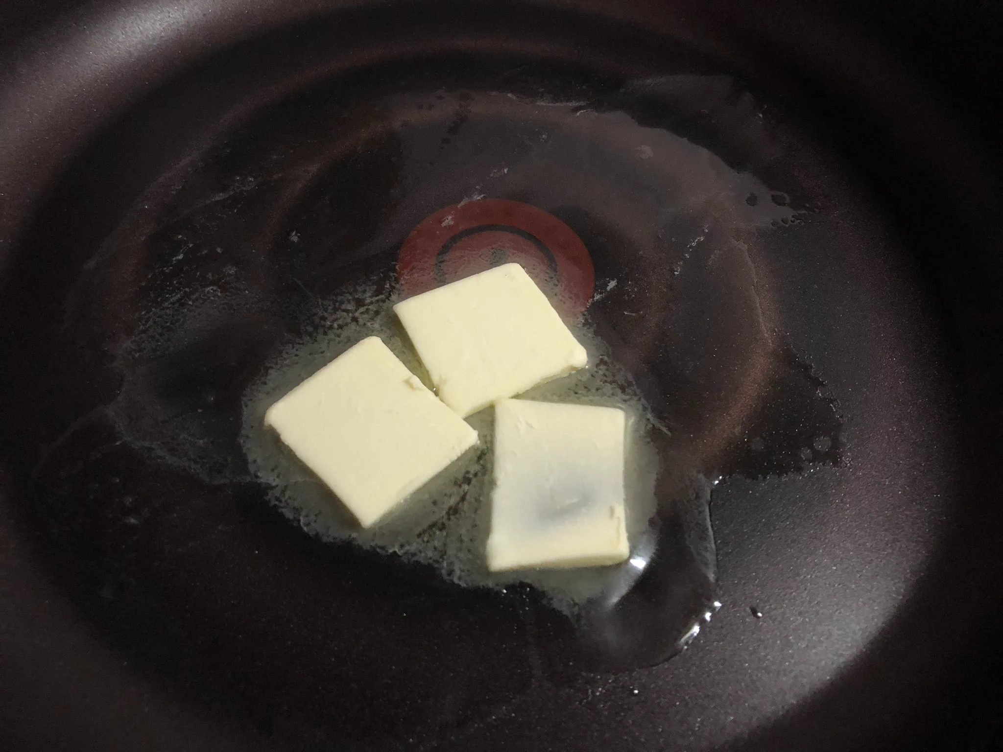 そのままでも美味しいけれど火を通すのもあり？！レタスを使ったあったかサラダのレシピ！