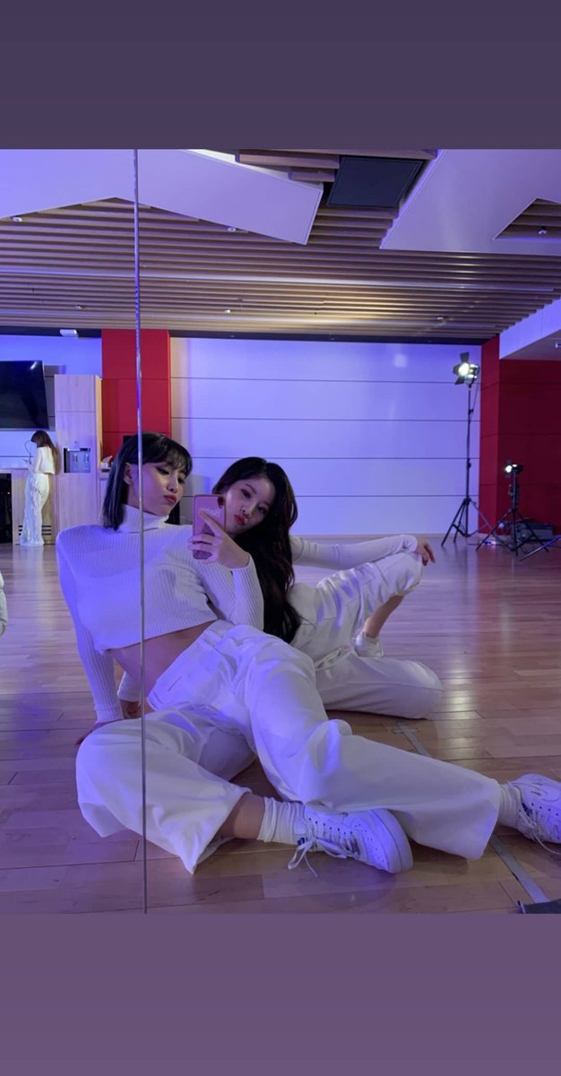 SubjectKpop's tweet photo. Momo's Twicetagram story update

#TWICE #트와이스 @JYPETWICE https://t.co/oN4ejcvtY3