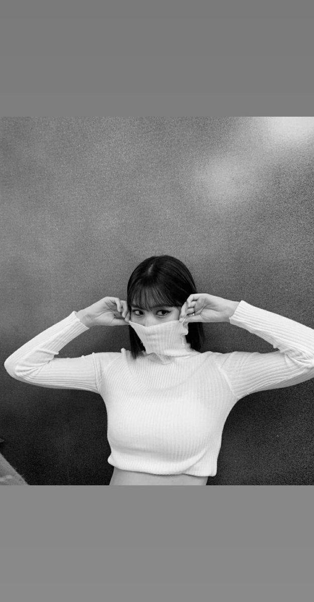 bouchercherub's tweet photo. momo hand in marriage. now https://t.co/ajanujuG8z