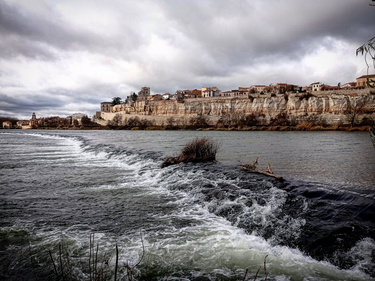 #Zamora #labiencercada #ríoDuero #Spain #travelphotography #FelizMartesATodos #22December #suerte  #Zamora_Adelante