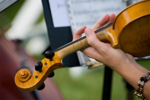 sonoidea's tweet photo. Escuchar #música 🎼 cambia el #EstadoDeÁnimo por los #sentimientos y #pensamientos que nos produce. Sin embargo, tocar un #InstrumentoMusical 🎻  tiene más #beneficios. ¿Cuáles? 🤔

Lee el siguiente #artículo 📰 y descúbrelo 😉

#Sonoidea #Información

💻 https://t.co/Gmpz9dLOxv https://t.co/5qX8jmyGDL