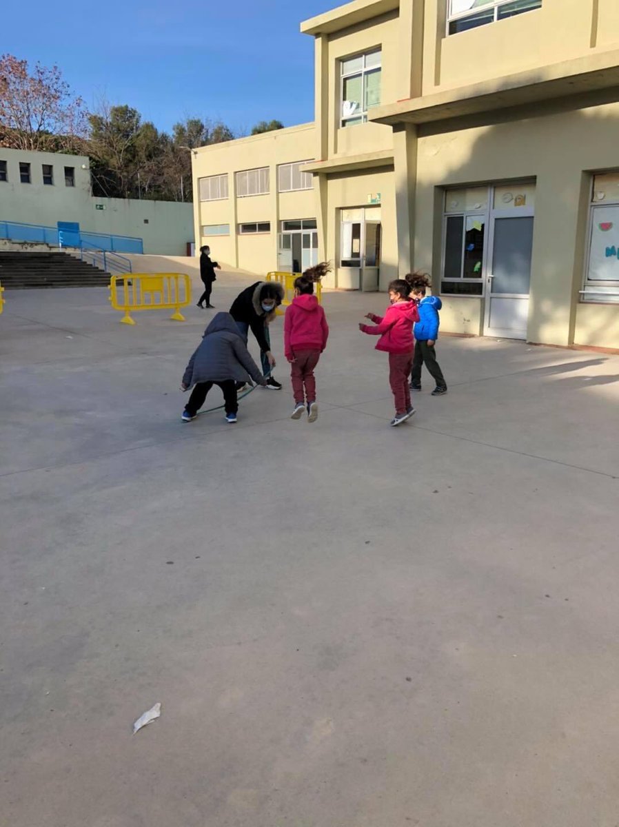 espailudicstboi's tweet photo. Comencem casal municipal d’hivern @AjSantBoi @SBEducadora @LluisaMoretSabi #lleure #casalhivern #infància https://t.co/ZDFUmi4ggH