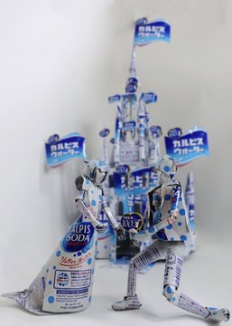 アルミ缶工作のクオリティーに驚きの声 カルピスウォーター の空き缶で作られたお城がかっこいい 2 2 ページ ねとらぼ