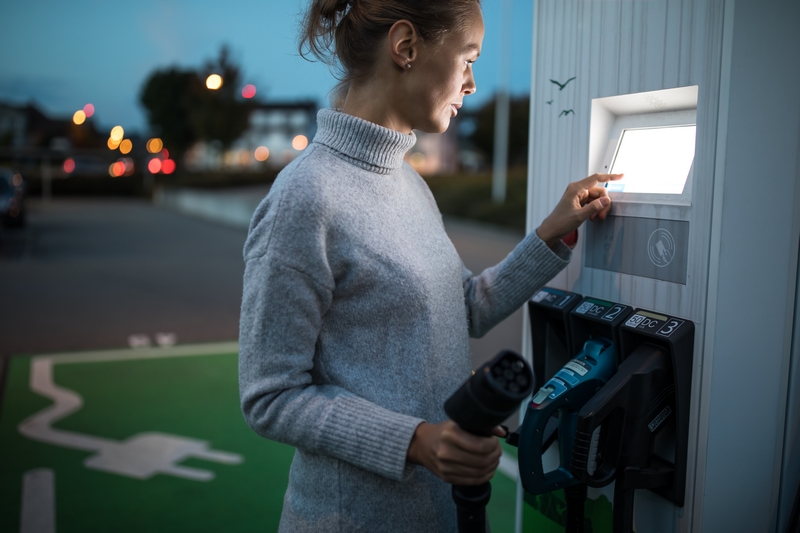 AvereFrance's tweet photo. Fin octobre 2020, la France comptait 28 928 points de #recharge. La dynamique semble être à relancer pour atteindre l'objectif de 100 000 #bornes fixé par le Gouvernement pour fin 2021 ! @gireve https://t.co/XmxG3uJJeW https://t.co/yU9TRgEYnI