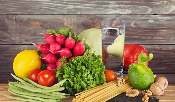 - revolving your diet around proteins/fibre while being on a calorie deficit for atleast a week will definitely break your plateau (from personal experience)