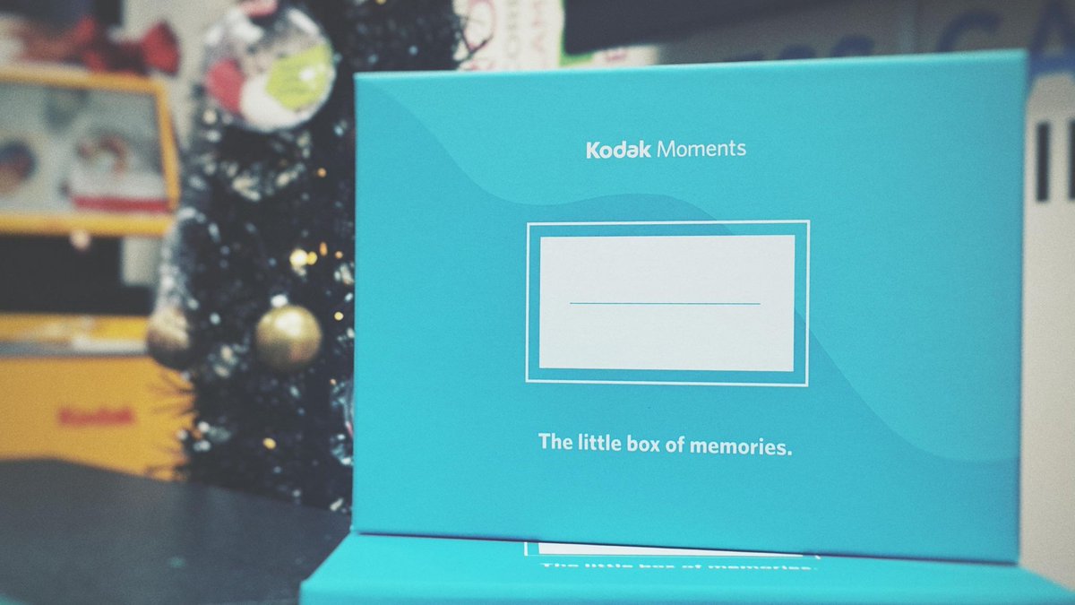 Print_Centre's tweet image. 🎄Our store is open for #ClickandCollect orders! 🎄

Place your order for 100 - 6x4" prints and get them in this gorgeous presentation box, already packed for #Christmas! 

Place your order with us through our online shop: printcentreshop.com/products/photo…
or call us at 02920 665 049