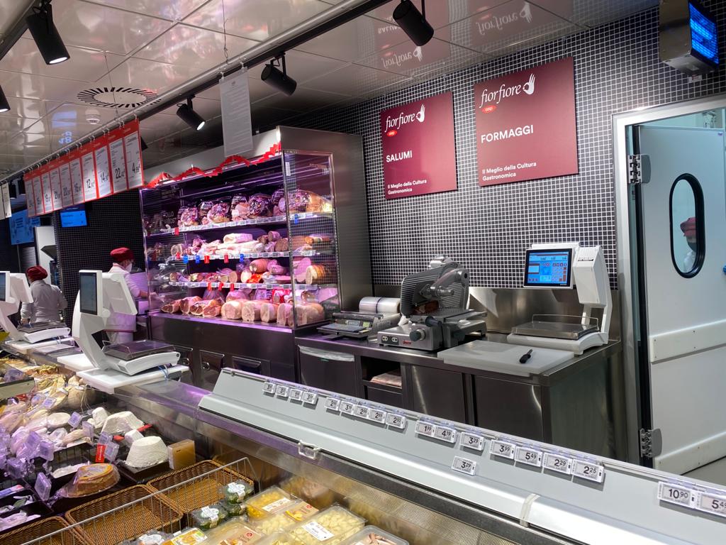 BlueRedGroupSpA's tweet photo. Nuovo intervento d'arredo per @BlueRedGroupSpA nel #superstore @Nova_Coop di Corso Novara a #Torino. Linee #inox e #ambientazioni per #pescheria, #ortofrutta #macelleria
#bluered #blueredgroup #blueredarreda #inartebrg #novacoop #arredi #supermercato #arredamenti #constile #coop https://t.co/yWs9PVqpRq