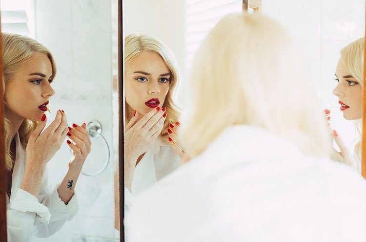 FIRMCOUTURE's tweet image. Salutations, beautiful earthlings. Starting new here, I’m 𝐒𝐀𝐌𝐀𝐑𝐀 𝐖𝐄𝐀𝐕𝐈𝐍𝐆 is currently looking for new friends to talk and get a long well. I also speak Bilingual (ENG/BAHASA). Can my fellow westerns’ RP to tap the retweet button? Thank you. 🤍 #openfollow